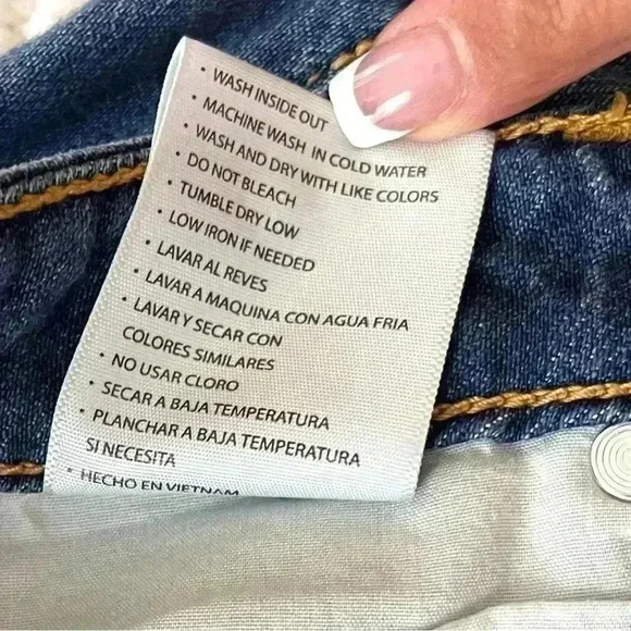 KanCan Mid Rise Cotton/Rayon Super Distressed Faded Mom Jean Shorts Size 7/27 - Picture 13 of 15